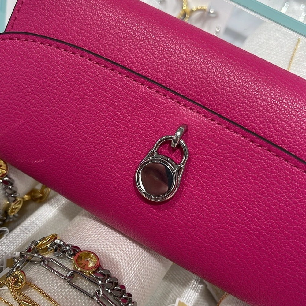Michael Kors Hamilton Large Leather Flap Continental Wallet
Dragonfruit
NWT - Picture 13 of 16